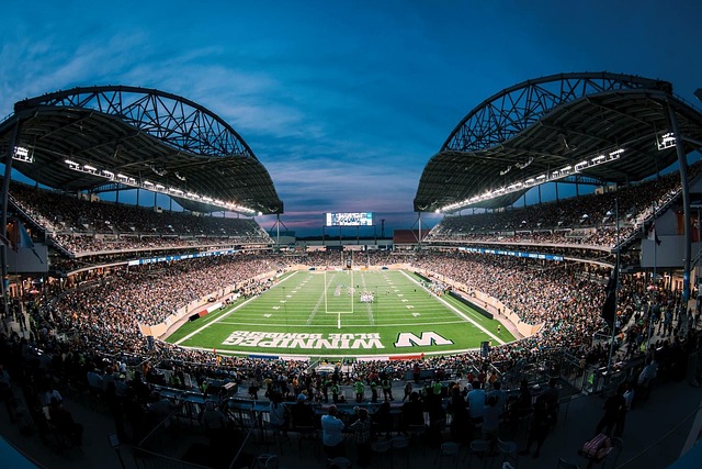 湖人伤病隐患：东契奇手肘不适，詹姆斯喝感冒药，勇士或坐收渔利.